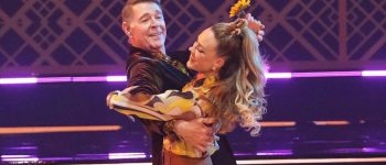 Barry Williams dances to classic Brady Bunch song on Dancing With the Stars with Maureen McCormick
