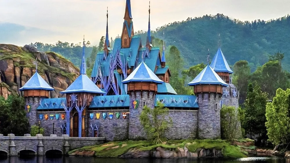 HKDL World of Frozen Arendelle Castle cr res