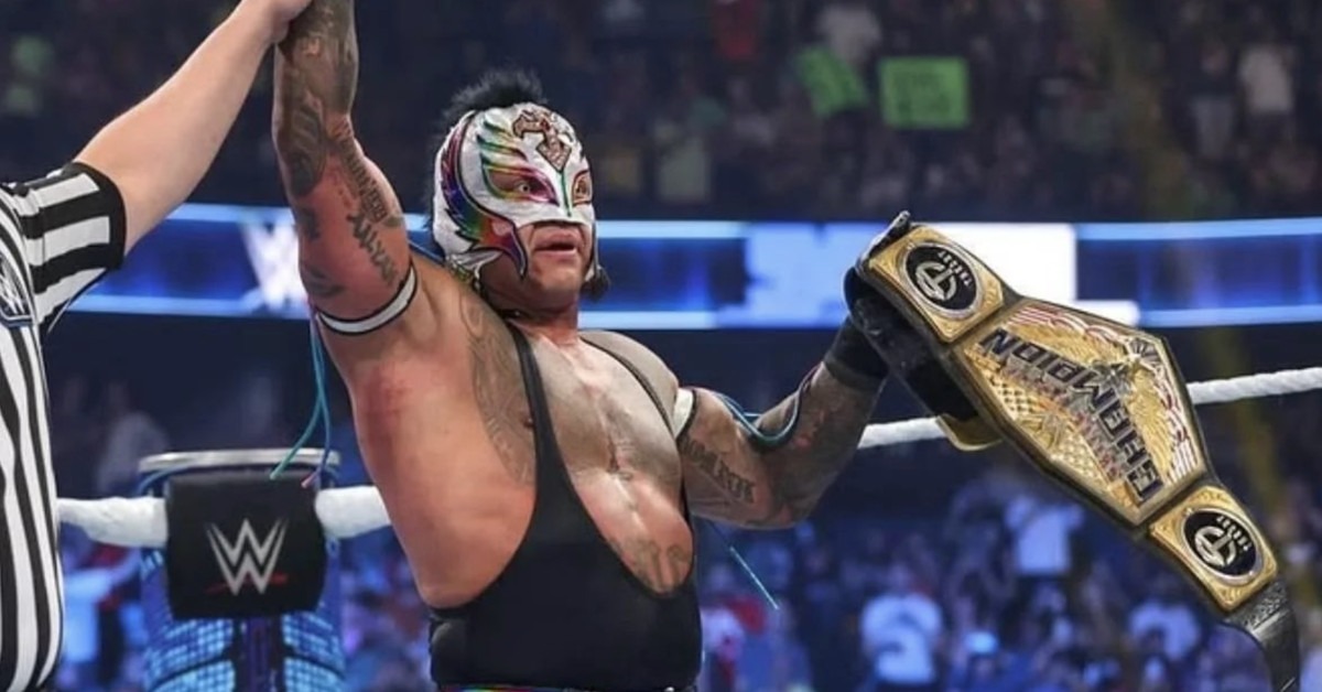 Rey Mysterio gets the best of Santos Escobar, remains United States champion